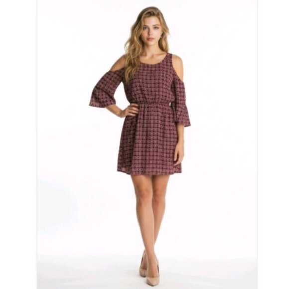 cupcakes & cashmere Dresses & Skirts - Cupcakes & Cashmere Women M Cold Shoulder Romper Dress Burgundy Geometric